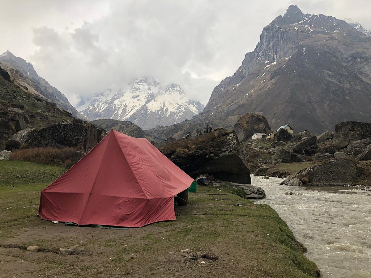 The travel agency provided our tents; however, if you are embarking independently, a dome-shaped tent is recommended